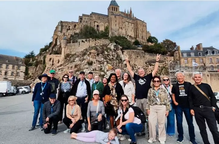 Grupos de turistas na Espanha