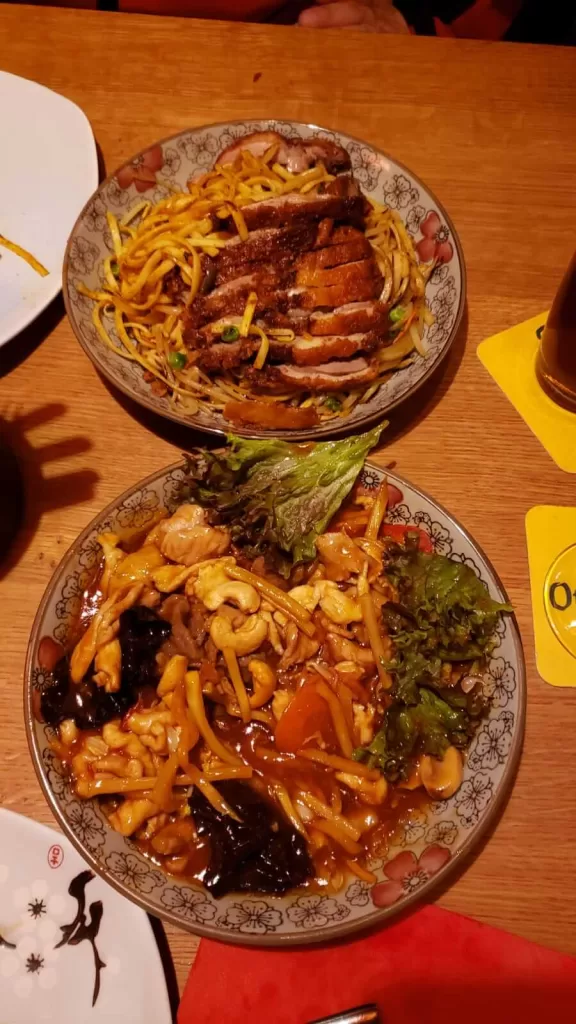 Prato de noodles em restaurante chinês em Viena Áustria